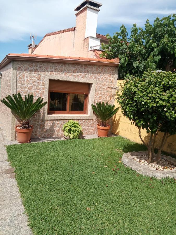 Casa Con Jardin En Primera Linea De Playa O Grove Exterior photo
